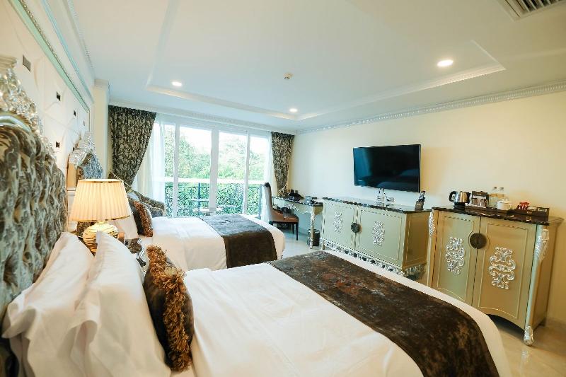 LK Emerald Beach-Deluxe Twin Bed City View