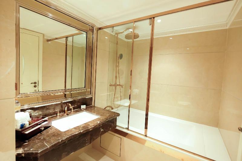 LK Emerald Beach-Deluxe Twin Bed City View