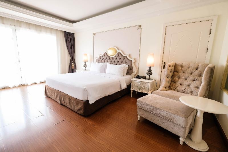 LK Miracle Suite-Deluxe Double ( 42 Sqm )