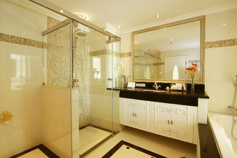 LK Miracle Suite-Deluxe Double ( 42 Sqm )