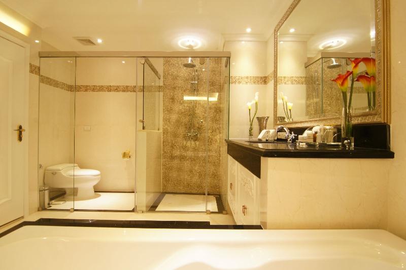 LK Miracle Suite-Deluxe Double ( 42 Sqm )