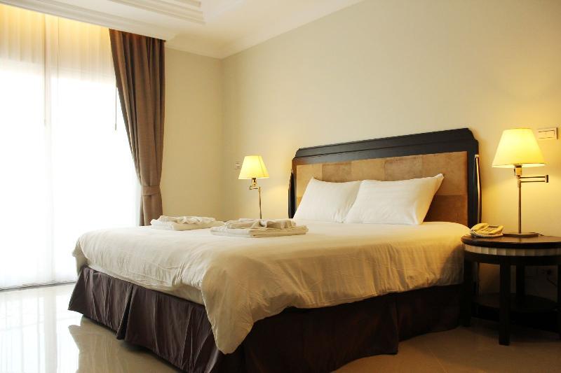 LK Crystal Place-Studio